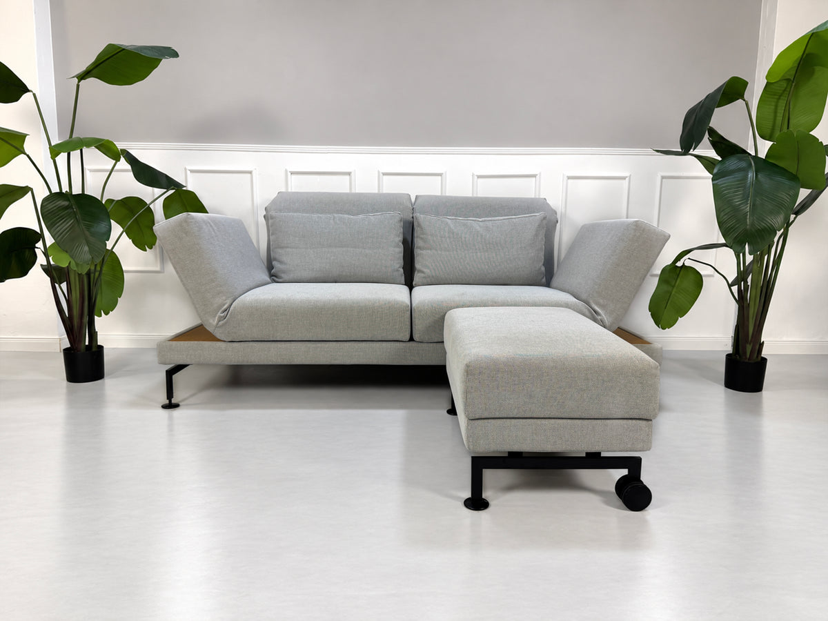 Brühl Moule Medium Sofa Zweisitzer Stoff Grau mit Ablage und Hocker – Ansicht 2