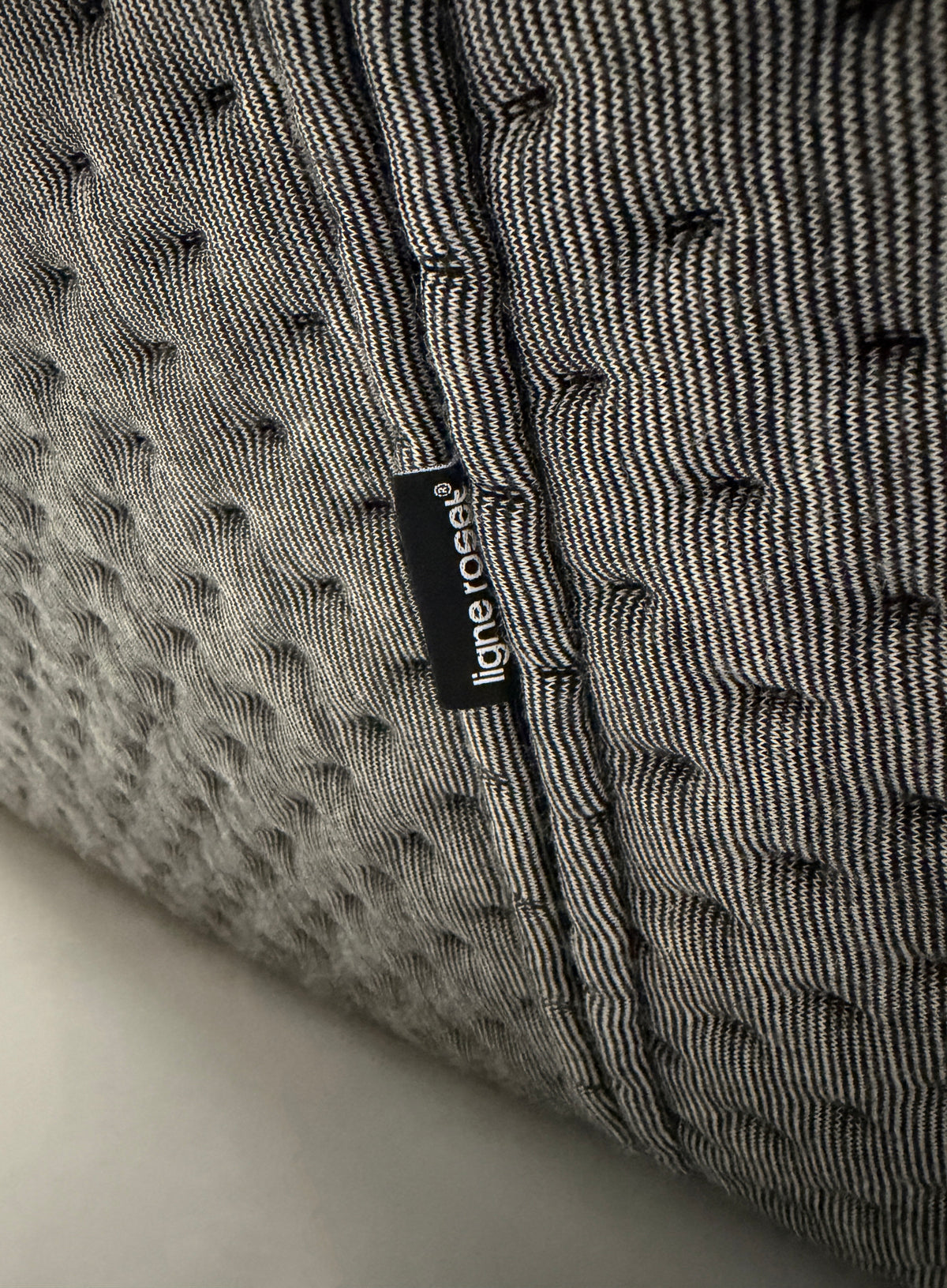 Ligne Roset Ploum Designer Zweisitzer Sofa Grau Stoff – Ansicht 4